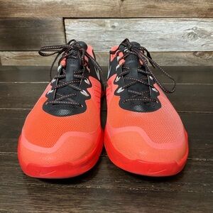 Nike Metcon 2 training shoes in orange and black with Flywire technology